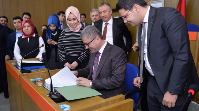Başkan Türkmen’den sözleşmeli personel imzası