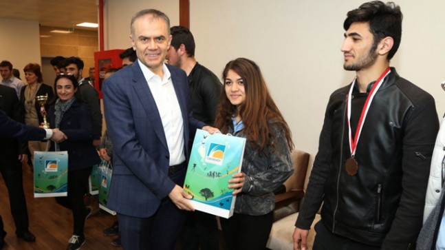 Ahmet Poyraz’dan genç sporculara destek