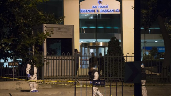 AK Parti İl Binası’na patlayıcı madde atıldı
