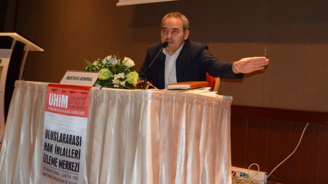 Mustafa Demiral’den mülteci üzerine konferans