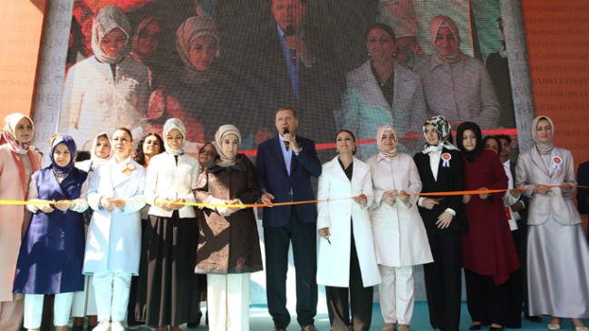 Cumhurbaşkanı Erdoğan, “Anneliği reddeden, eksiktir, yarımdır”