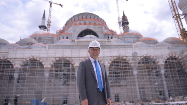 Başkan Türkmen, “Kadir Gecesi Seccadeni kap, Çamlıca Camii’ne gel’