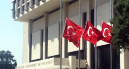 Türkiye’de bayraklar yarıya indirildi