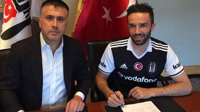 Beşiktaş Gökhan Gönül ile imzaladı