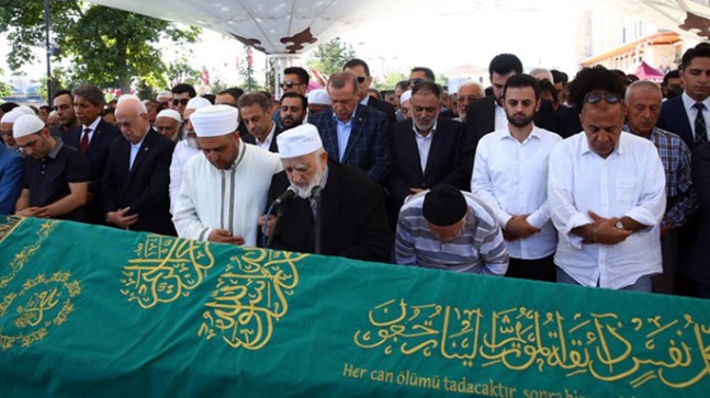 Cumhurbaşkanı Erdoğan, Milli Görüşün öncülerinden Önügören’in cenaze törenine katıldı