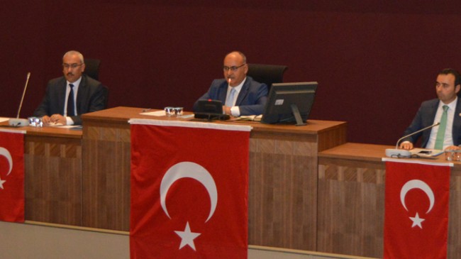 Ümraniye Belediye Meclisi darbeyi kınadı
