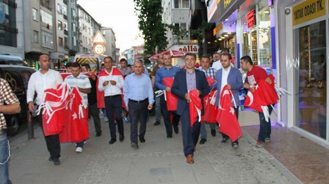 Sedat Çakıroğlu’ndan Ümraniye esnafına Türk Bayrağı