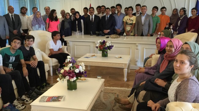 Başkan Türkmen, başarılı öğrencileri makamında ağırladı