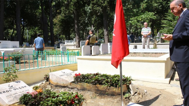 Cumhurbaşkanı Erdoğan, Erol Olçok’un mezarında
