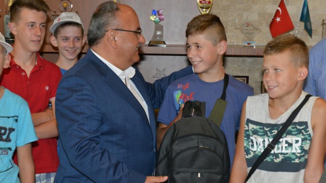 Bosnalı öğrenciler Başkan Can’a veda etti