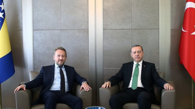 Cumhurbaşkanı Erdoğan İzetbegoviç ile bir araya geldi