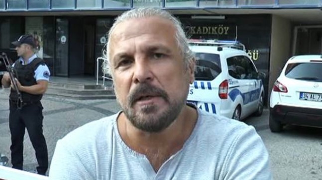 Mete Yarar Kadıköy’de saldırıya uğradı