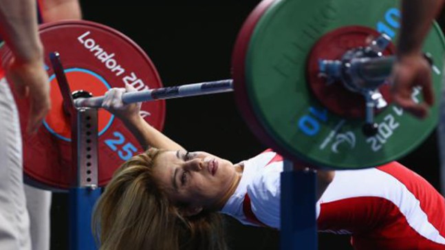 Nazmiye Muratlı, Paralimpik Oyunları’nda dünya rekoru kırarak şampiyon oldu