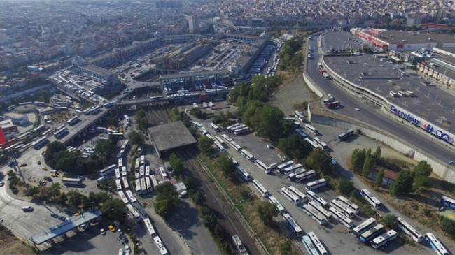 İstanbul otogarında otobüs yoğunluğu