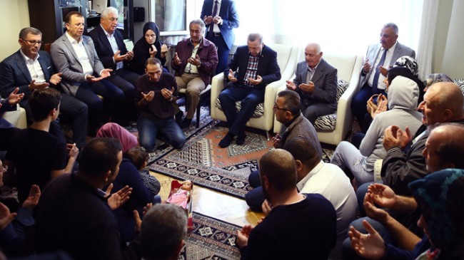 Cumhurbaşkanı Erdoğan Üsküdar’daki 15 Temmuz Şehit ailelerini ziyaret etti