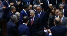 Başbakan Yıldırım, Hayati Yazıcı’yı grup toplantısında övdü