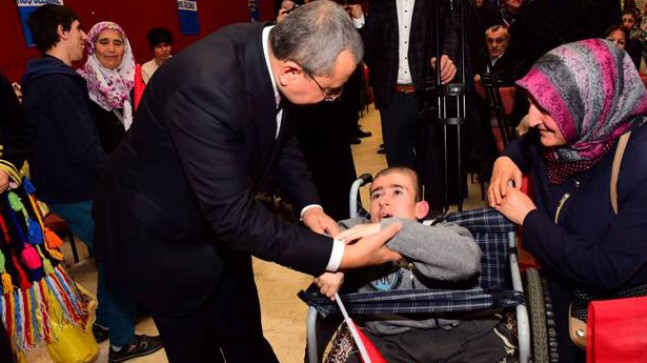 Başkan Erdem engellilerle buluştu