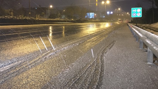 İstanbul’da kar gece etkili oldu