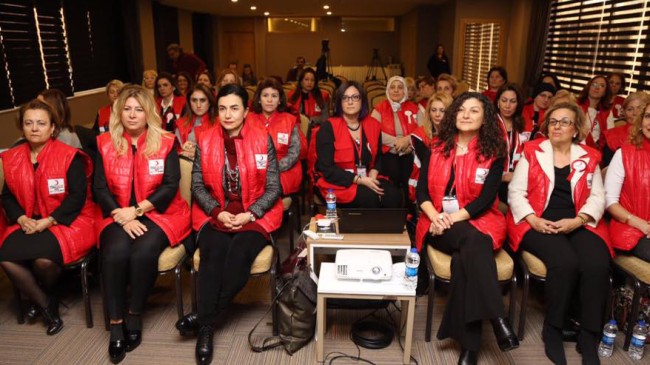 Kızılay kadınlarından Halep’e yardım