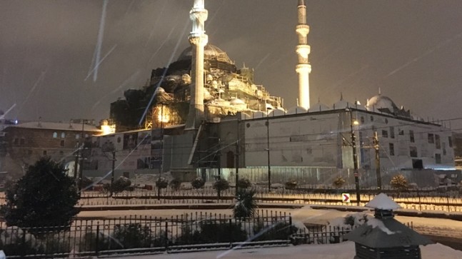 İstanbul’da kar yağışı sürüyor