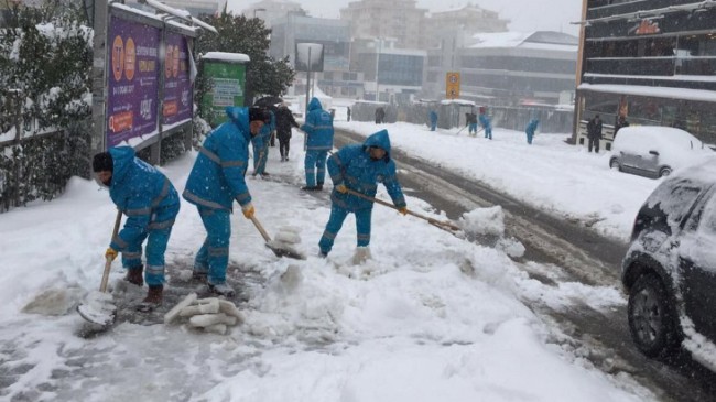 Çekmeköy Belediyesi’nden vatandaşları için kar seferberliği