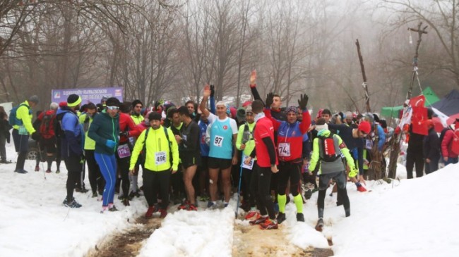 Çekmeköylüler soğuk havaya rağmen maratonda yarıştı