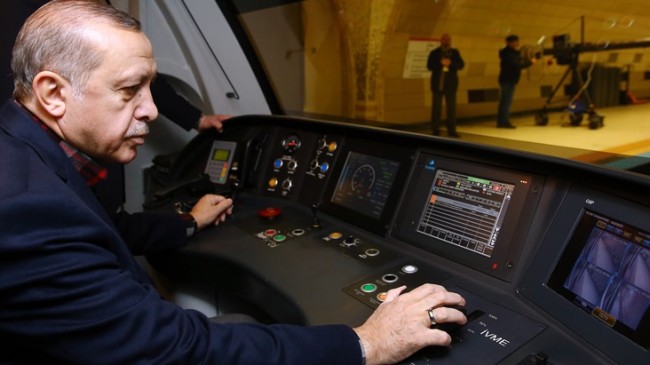 Cumhurbaşkanı Erdoğan metro seferi gerçekleştirdi