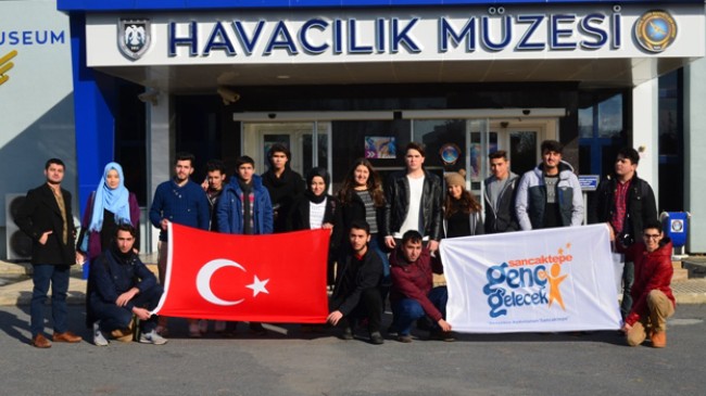 Gençler’den İstanbul Hava Kuvvetleri Müzesine ziyaret