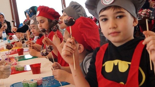 Beyoğlu Belediyesi’nden çocuklara çikolatalı eğlenceler