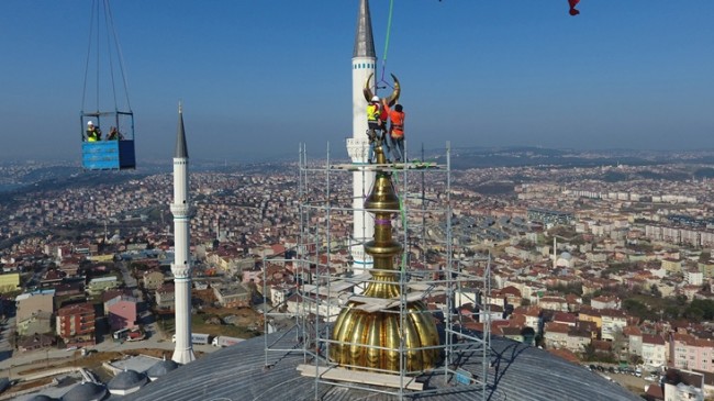 Çamlıca Camii Hilal’inin takılışına Başkan Türkmen’de şahitlik etti