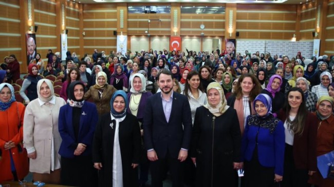 İstanbul’un AK Kadınları Bakan Albayrak’ı ağırladı
