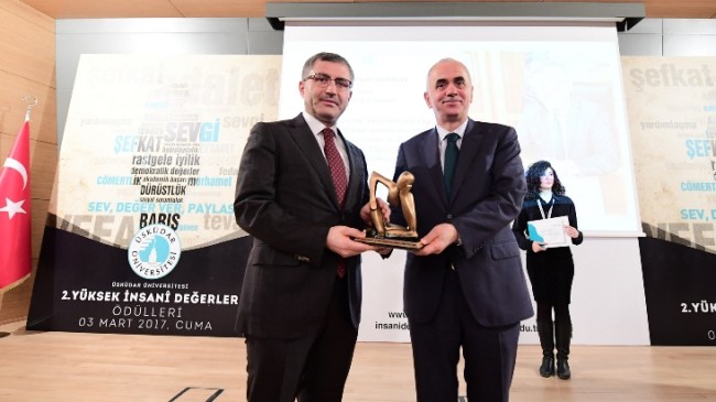 Başkan Hilmi Türkmen’e “Yüksek İnsani Değerler Ödülü”