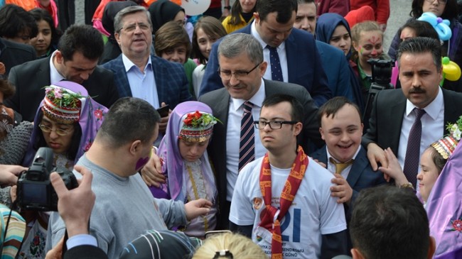 Ne mutlu Başkan Türkmen’e Down Sendromlu çocukların gönlüne girdi!”