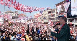 Cumhurbaşkanı Erdoğan’la buluşan Ümraniyeliler meydanlara sığmadı