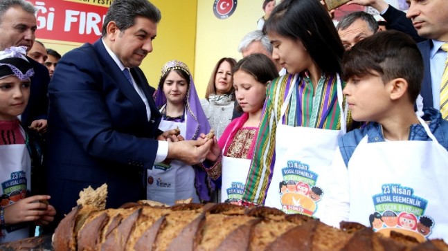 Başkan Göksu çocuklarla “Barış Ekmeği” pişirdi