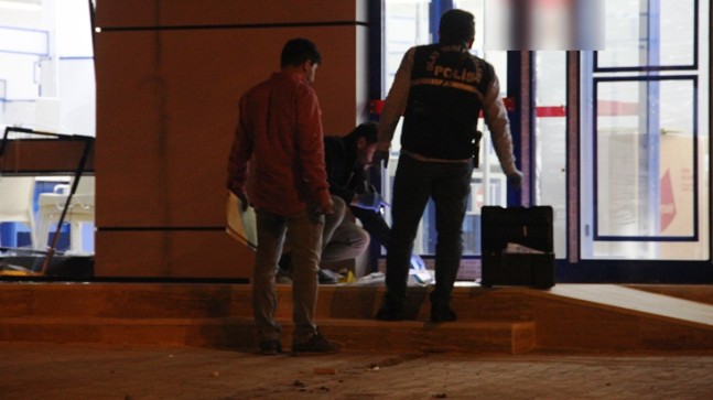 Ataşehir’de bir markete bomba atıldı