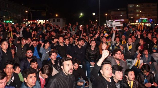 Ümraniye’de Fenerbahçe’nin şampiyonluk coşkusu yaşandı