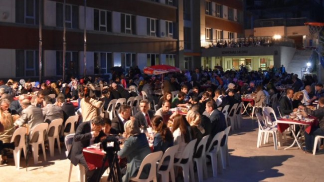 AK Parti Ataşehir, eski teşkilatlarını vefa iftarında ağırladı