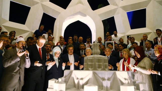 Cumhurbaşkanı Erdoğan, 15 Temmuz Şehitler Anıtı’nın açılışını yaptı