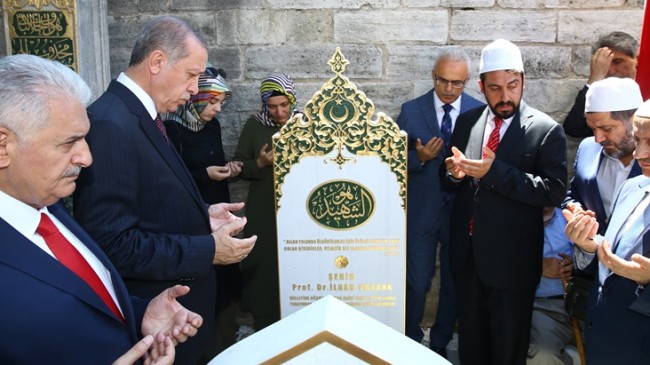 Cumhurbaşkanı Erdoğan ve Başbakan Yıldırım, Varank’ın kabrinde