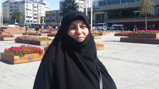 Şerife Boz, Taksim’de 15 Temmuz’u yine ruhen yaşadı