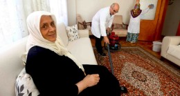 Bağcılar Belediyesi, yaşlı ve engelli vatandaşların evini temizliyor