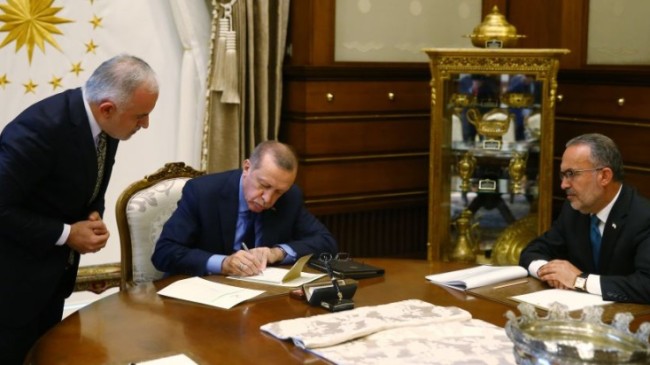 Cumhurbaşkanı Erdoğan, kurban vekaletlerini Türk Kızılayı’na verdi