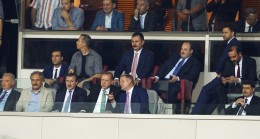Cumhurbaşkanı Erdoğan, tribünde yerini aldı