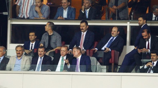 Cumhurbaşkanı Erdoğan, tribünde yerini aldı