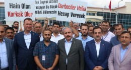 FETÖ elebaşı Gülen’e seccadeli protesto!