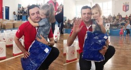 İlhami Yıldırım’dan Arnavutluk’taki binlerce çocuğa bayram hediyesi