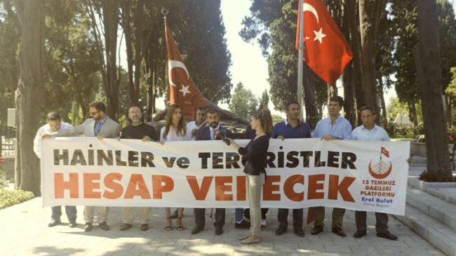 15 Temmuz gazileri, terörist sevici Sezgin Tanrıkulu’yu protesto etti