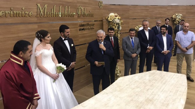 Başbakan Binali Yıldırım Çekmeköy’de nikah şahidi oldu