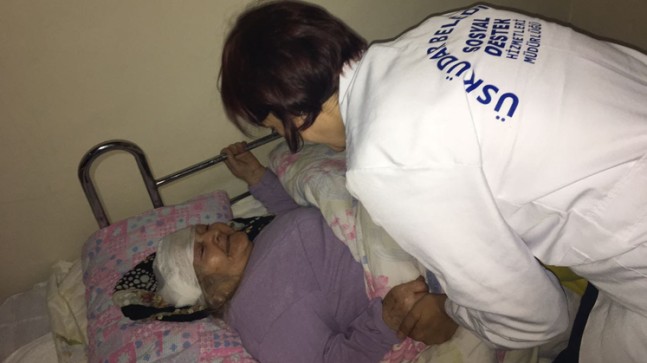 Üsküdar Belediyesi’nden yatağa bağlı hastalara evde sağlık hizmeti